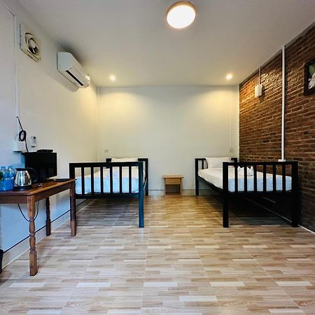 Koh Jum Bungalow & Hostel Exterior photo