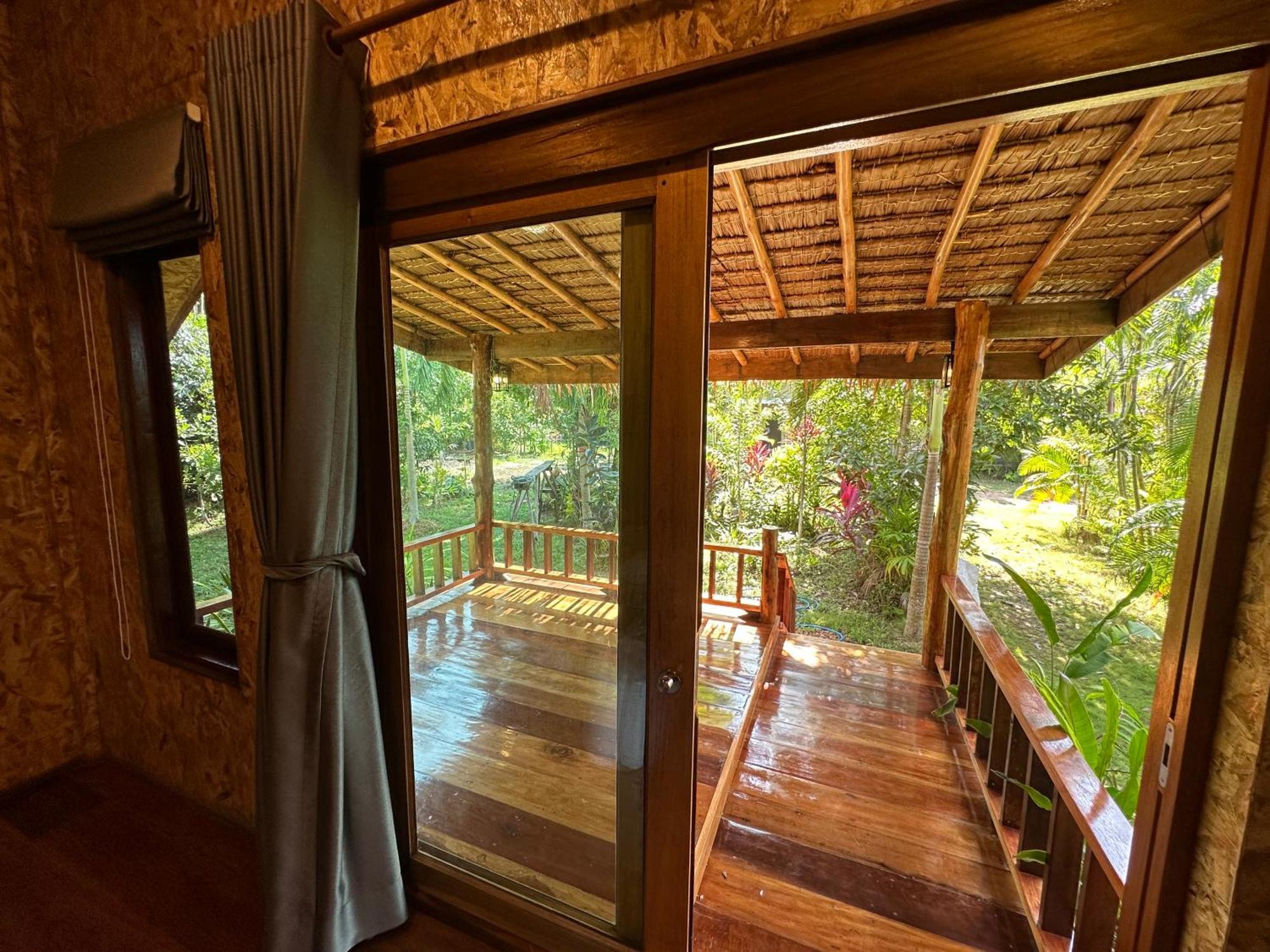 Koh Jum Bungalow & Hostel Exterior photo