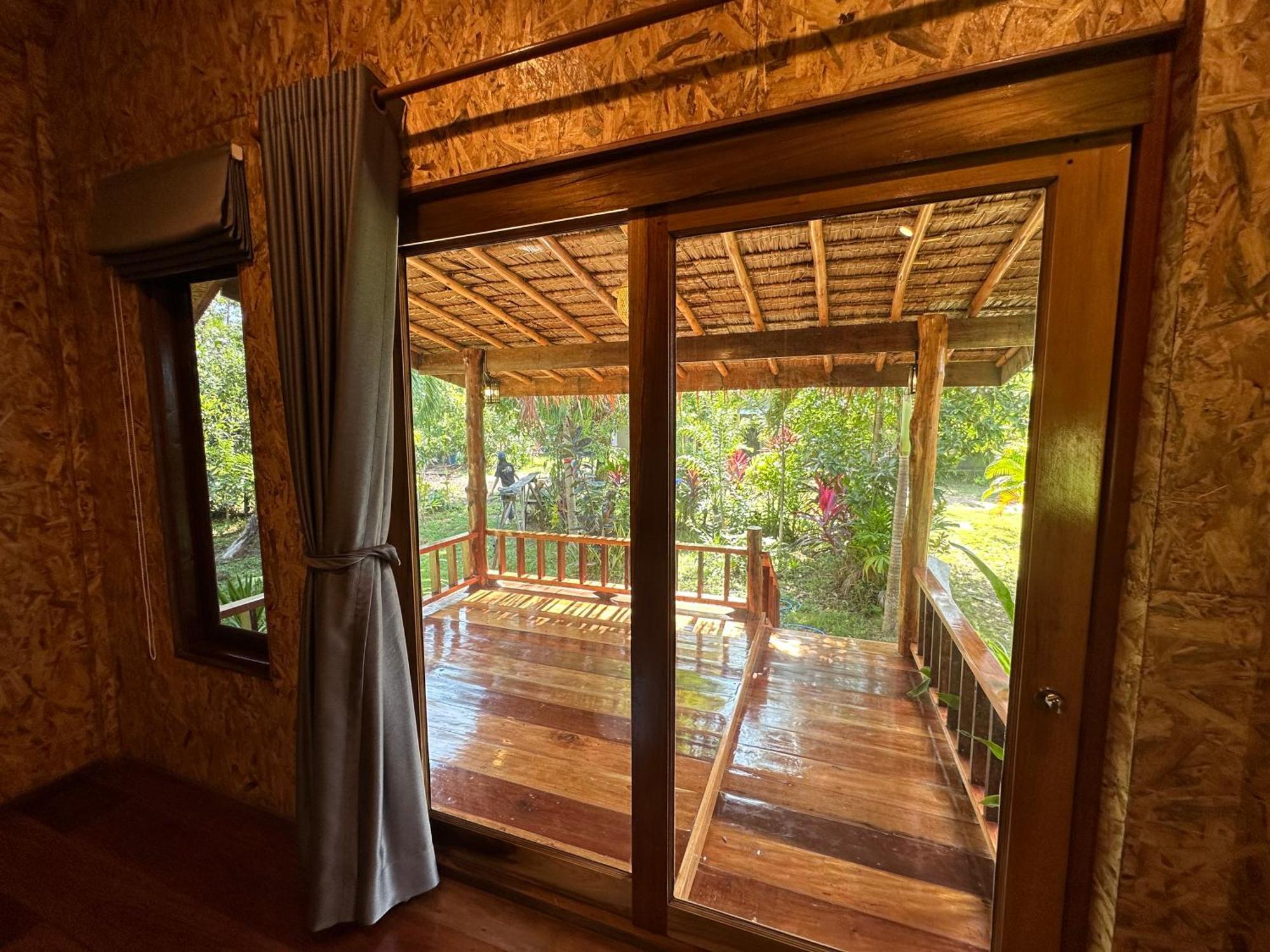 Koh Jum Bungalow & Hostel Exterior photo