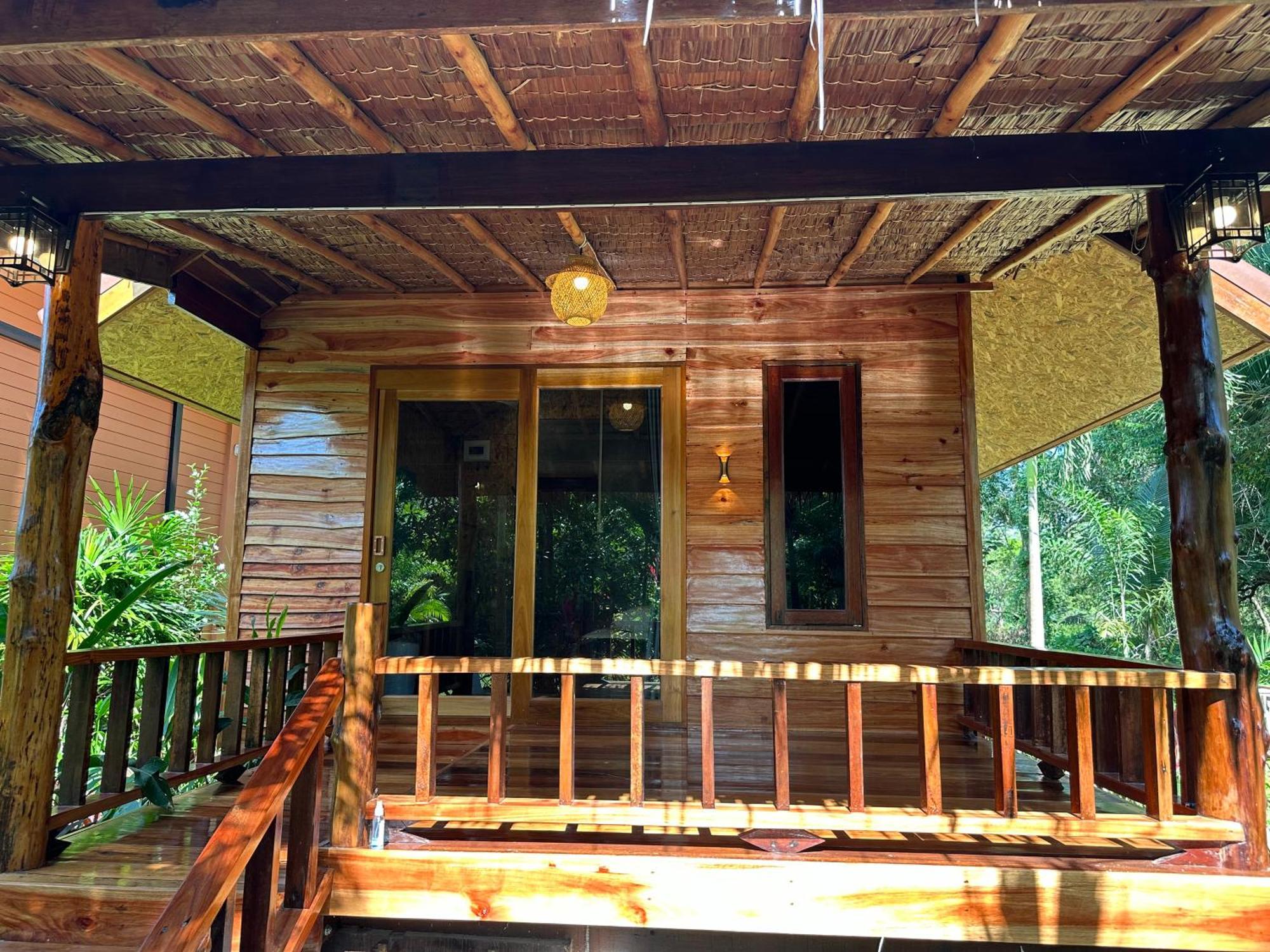 Koh Jum Bungalow & Hostel Exterior photo