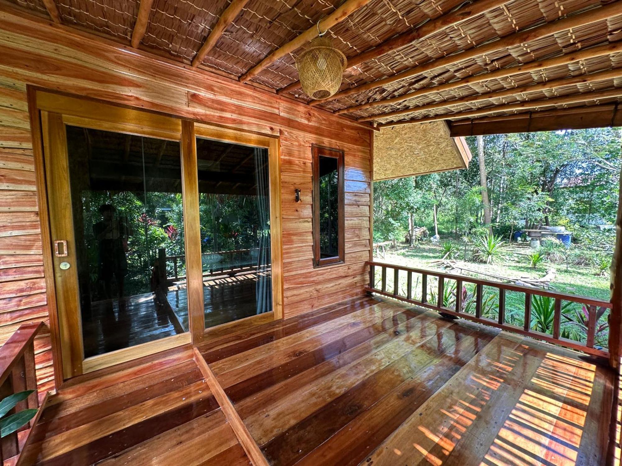 Koh Jum Bungalow & Hostel Exterior photo