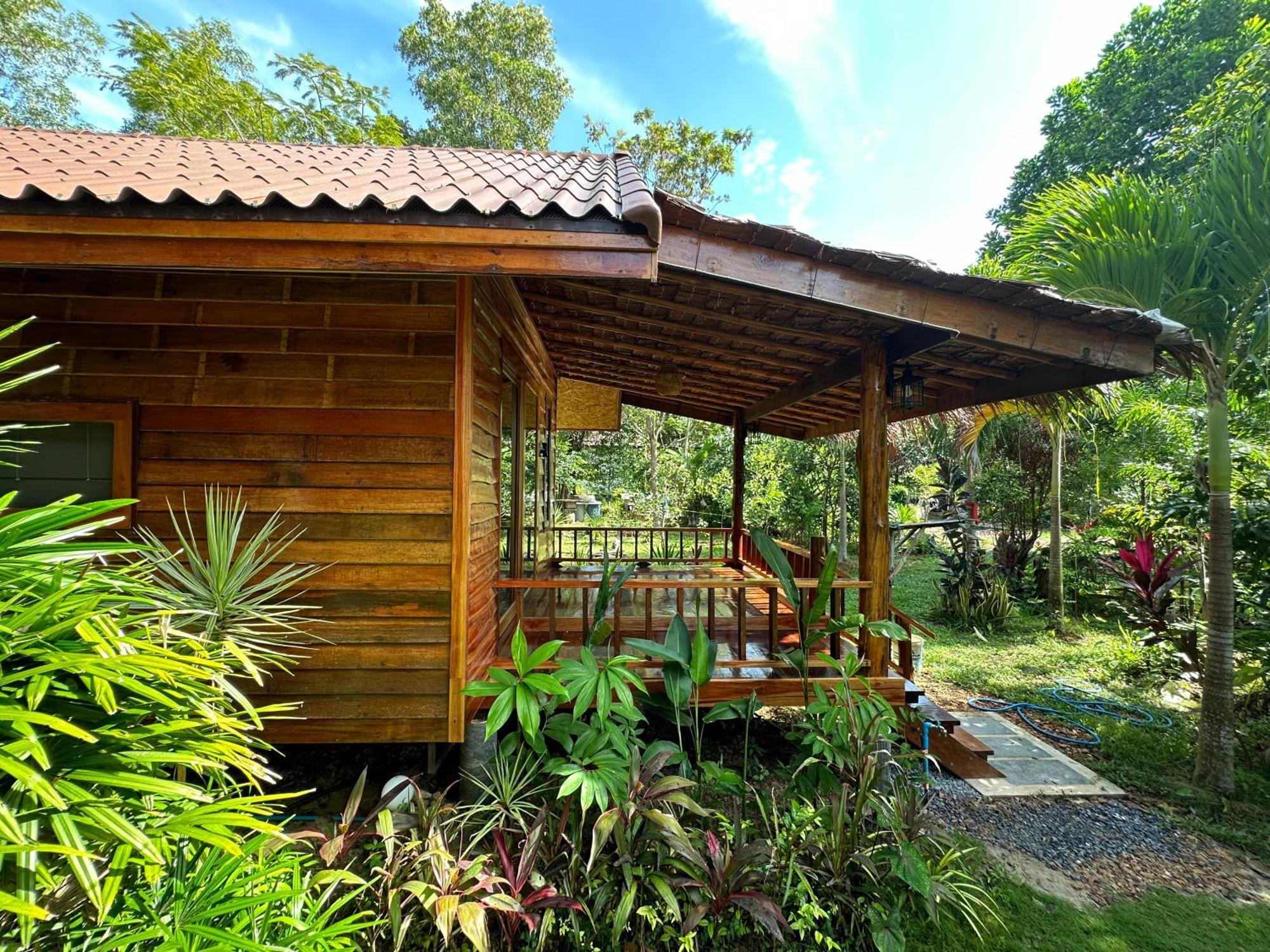 Koh Jum Bungalow & Hostel Exterior photo
