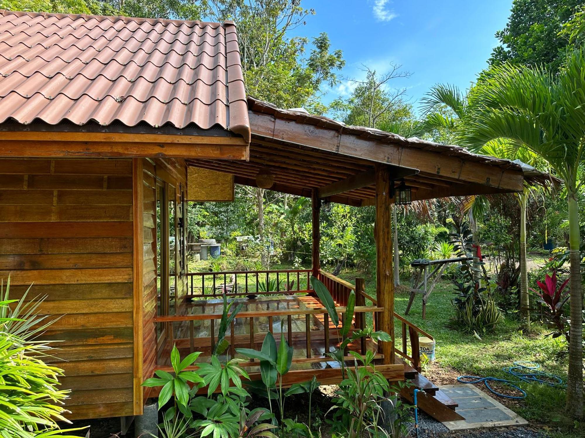 Koh Jum Bungalow & Hostel Exterior photo