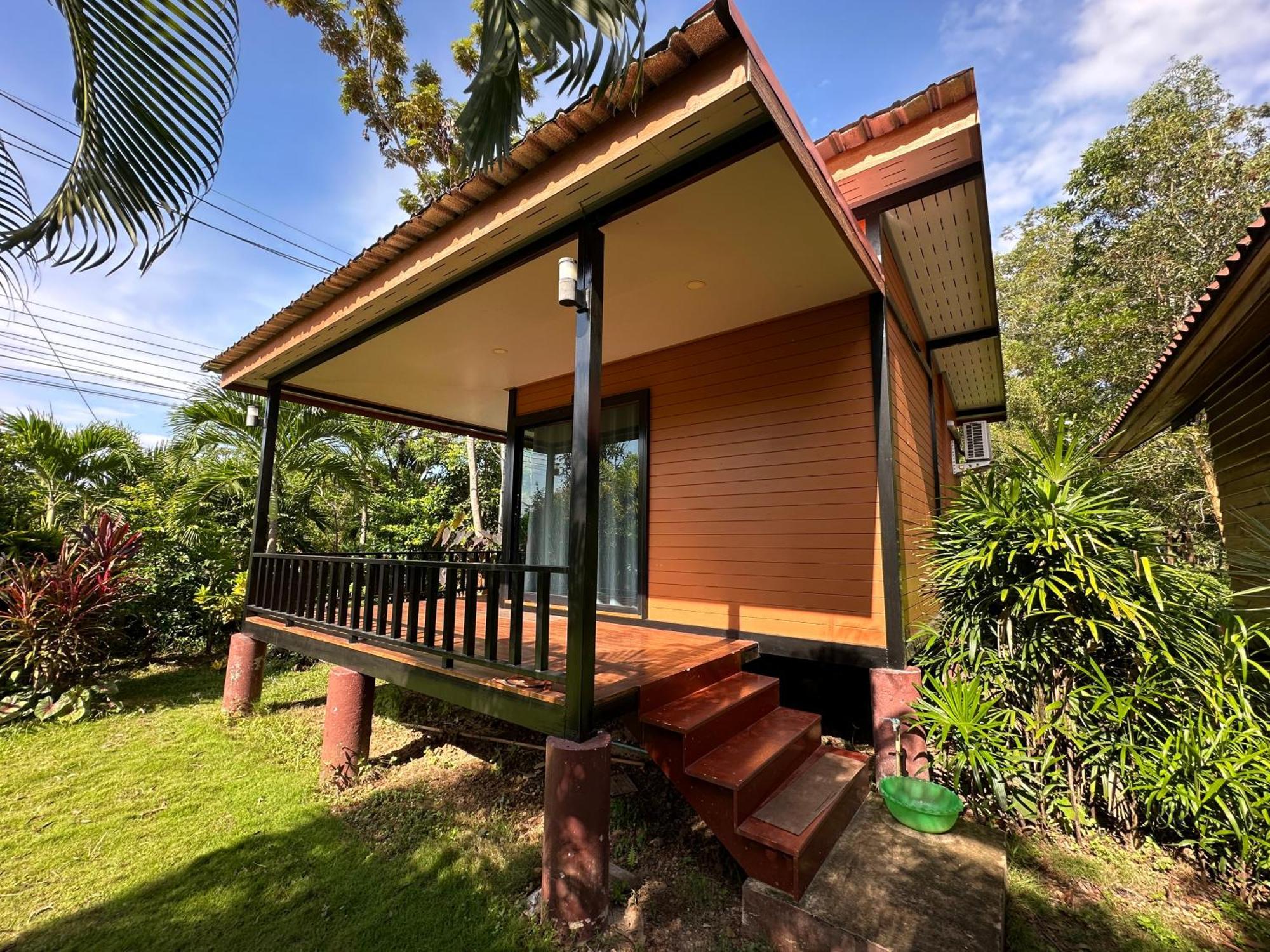 Koh Jum Bungalow & Hostel Exterior photo