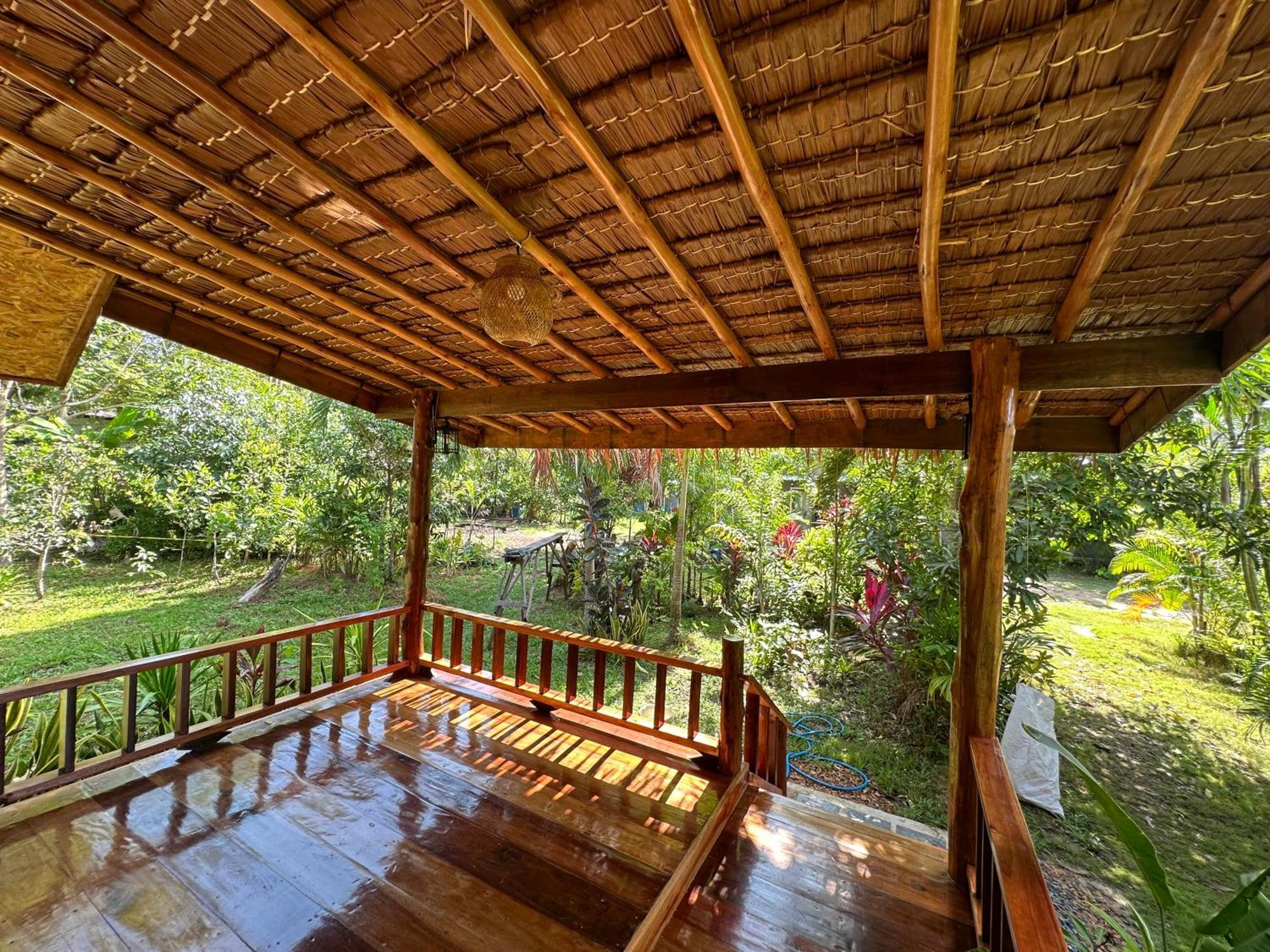 Koh Jum Bungalow & Hostel Exterior photo