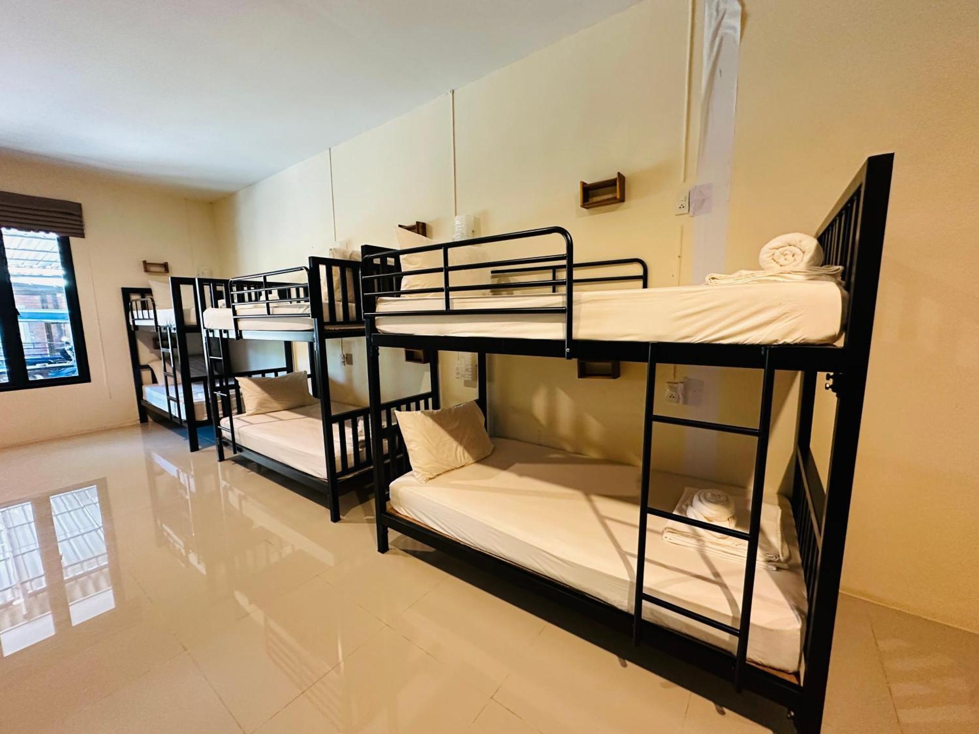 Koh Jum Bungalow & Hostel Exterior photo