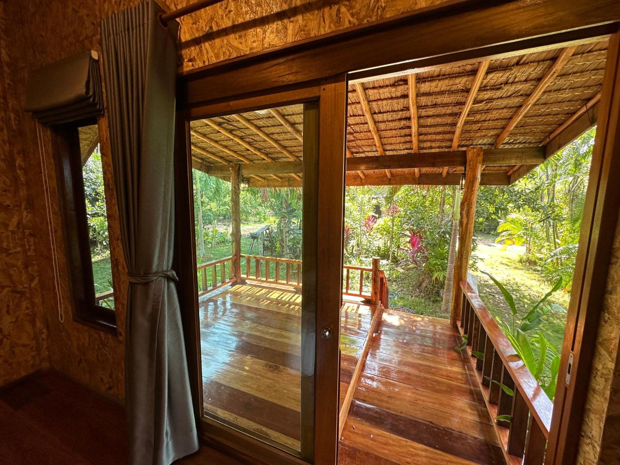 Koh Jum Bungalow & Hostel Exterior photo
