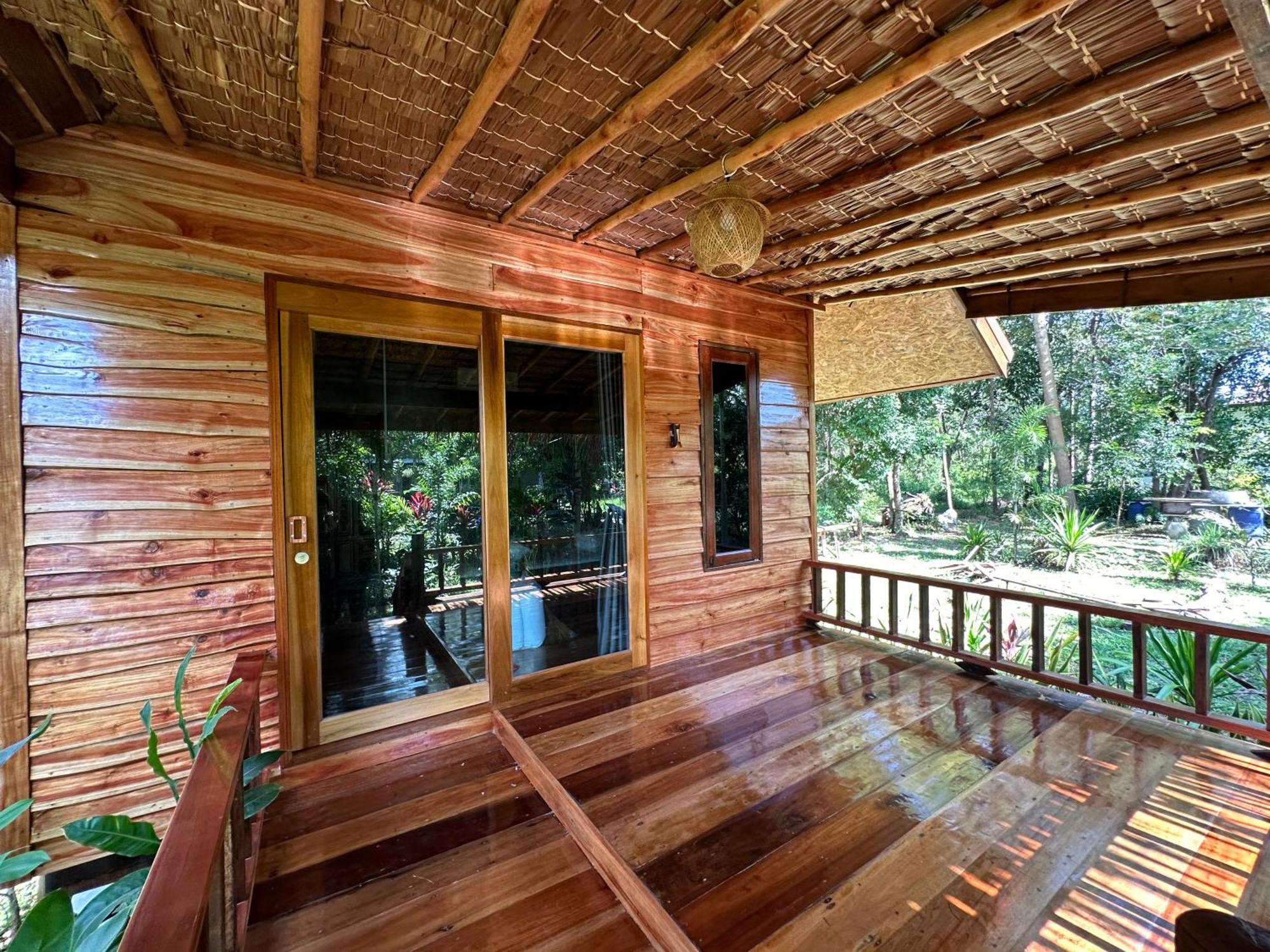 Koh Jum Bungalow & Hostel Exterior photo